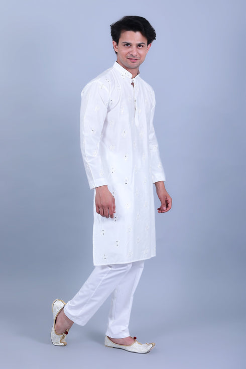 Veshbhoshaa Bluesaanchi Men'S White Embroidery Kurta Set